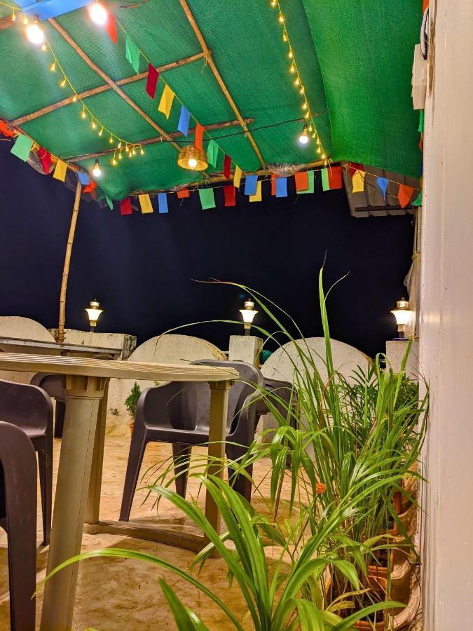 Awaara Backpackers Hostel, Alībāg Buitenkant foto