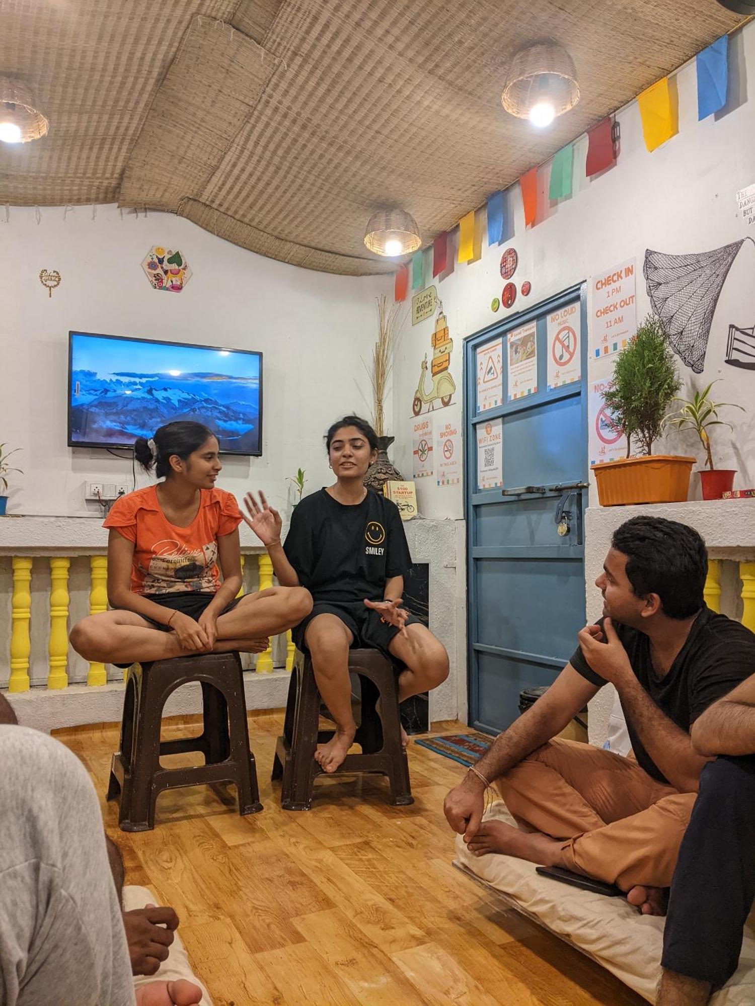 Awaara Backpackers Hostel, Alībāg Buitenkant foto