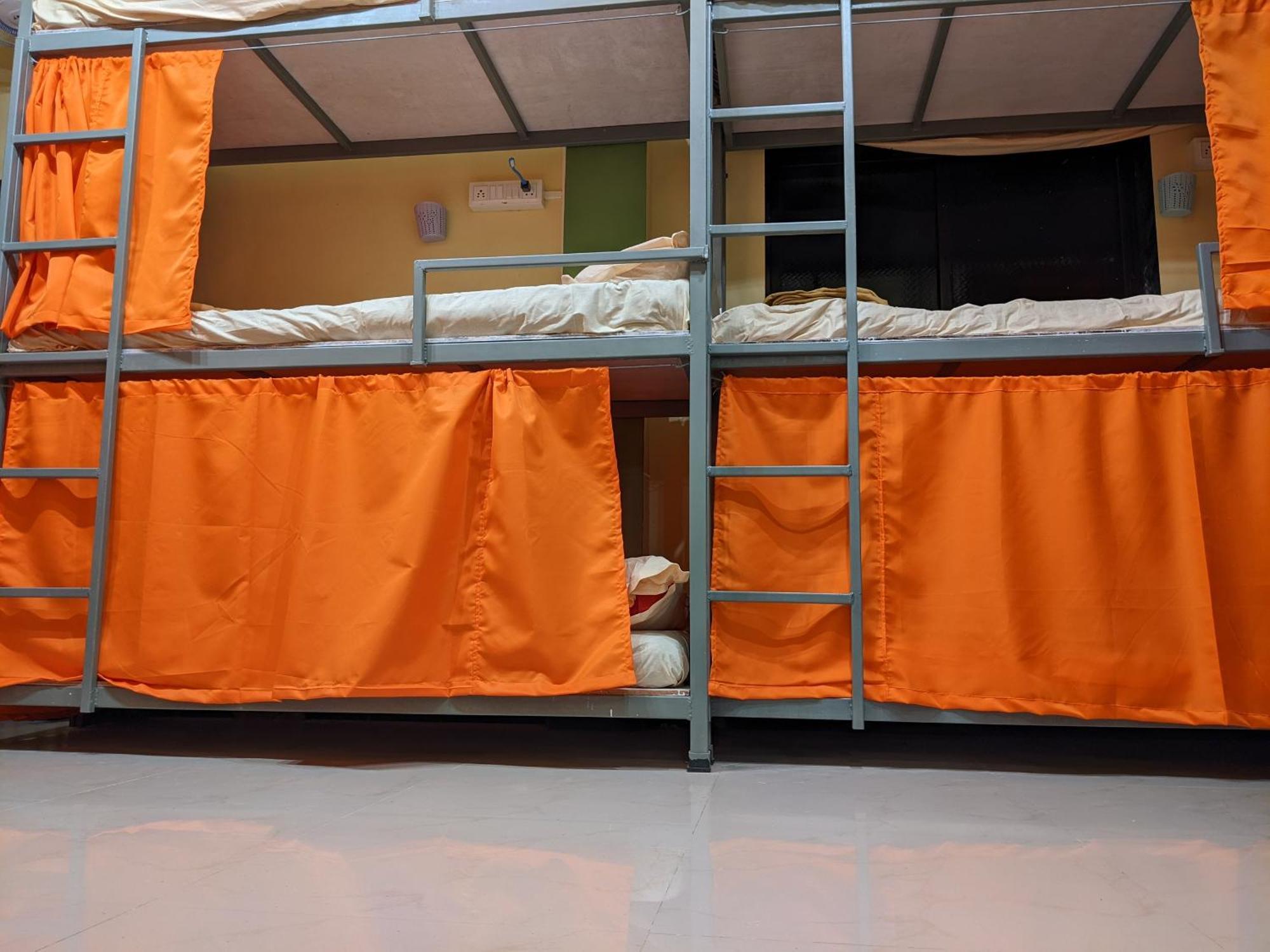 Awaara Backpackers Hostel, Alībāg Buitenkant foto